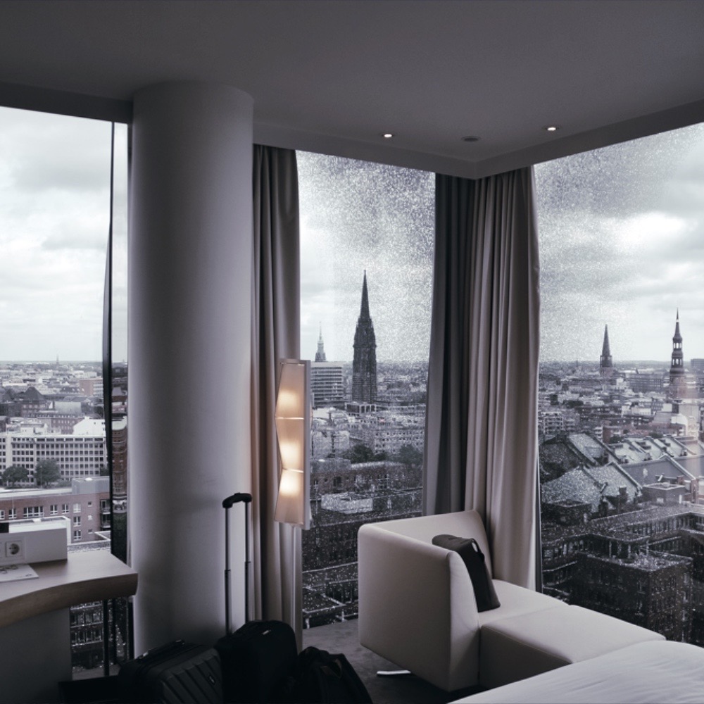 A luxury room with great city view